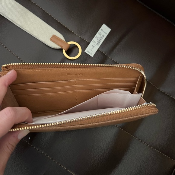 Madewell The Essential Zip Clutch, Sunbaked Tan - Picture 4 of 5